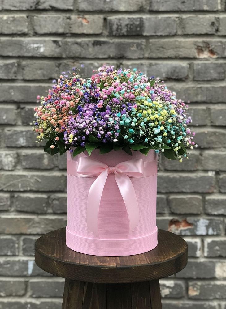 Цветочная композиция из Гипсофила и Розы в шляпной коробке в Новое Девяткино