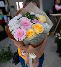 Букет цветов из:  Герберы, Розы и Хризантемы в Новое Девяткино