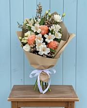 Букет цветов из:  Альстромерии, Лизиантусы, Розы и Хризантемы в Новое Девяткино