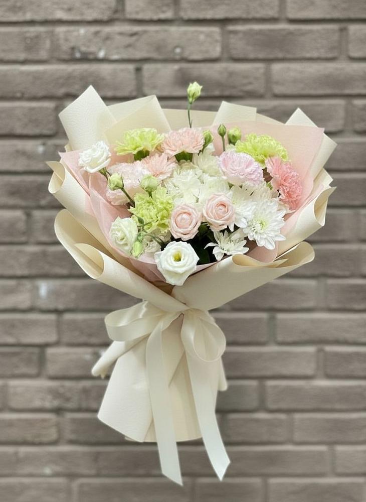 Букет цветов из: Гвоздики, Розы, Лизиантусы и Хризантемы в Новое Девяткино