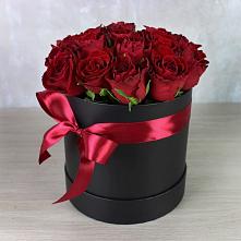 Цветочная композиция из Розы в шляпной коробке в Новое Девяткино