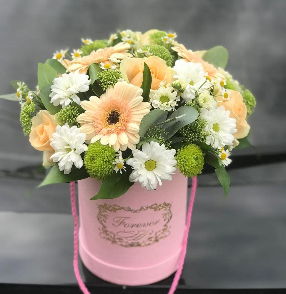 Цветочная композиция из Розы, Герберы и Хризантемы в шляпной коробке в Новое Девяткино